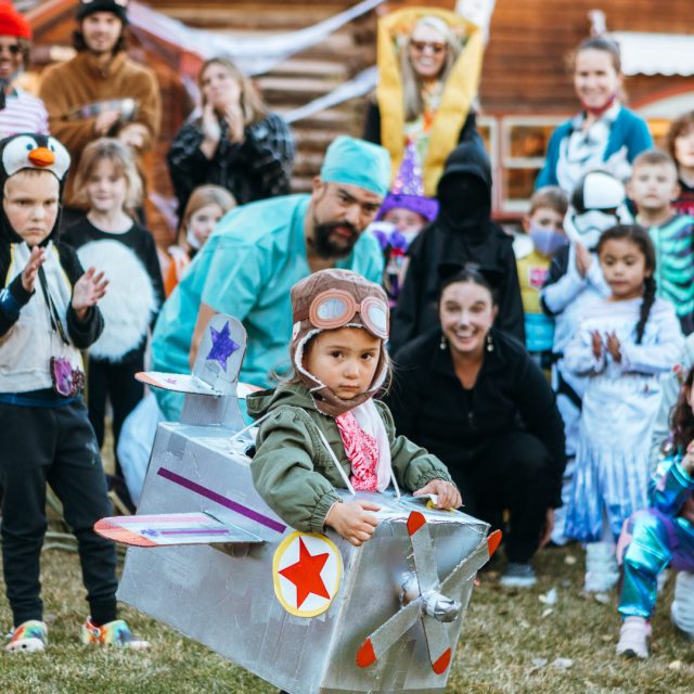 Spooktacular is back FRIDAY, OCTOBER 30, 3-5PM @andersonranchartscenter in Snowmass Village, CO. ⁠ ⁠ Dress up in your favorite costume,…
